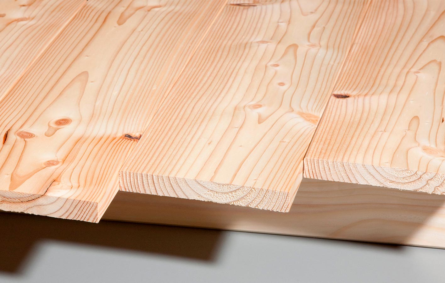 Glattkantbretter - Profilhölzer & Verarbeitung für Holzfassaden 
